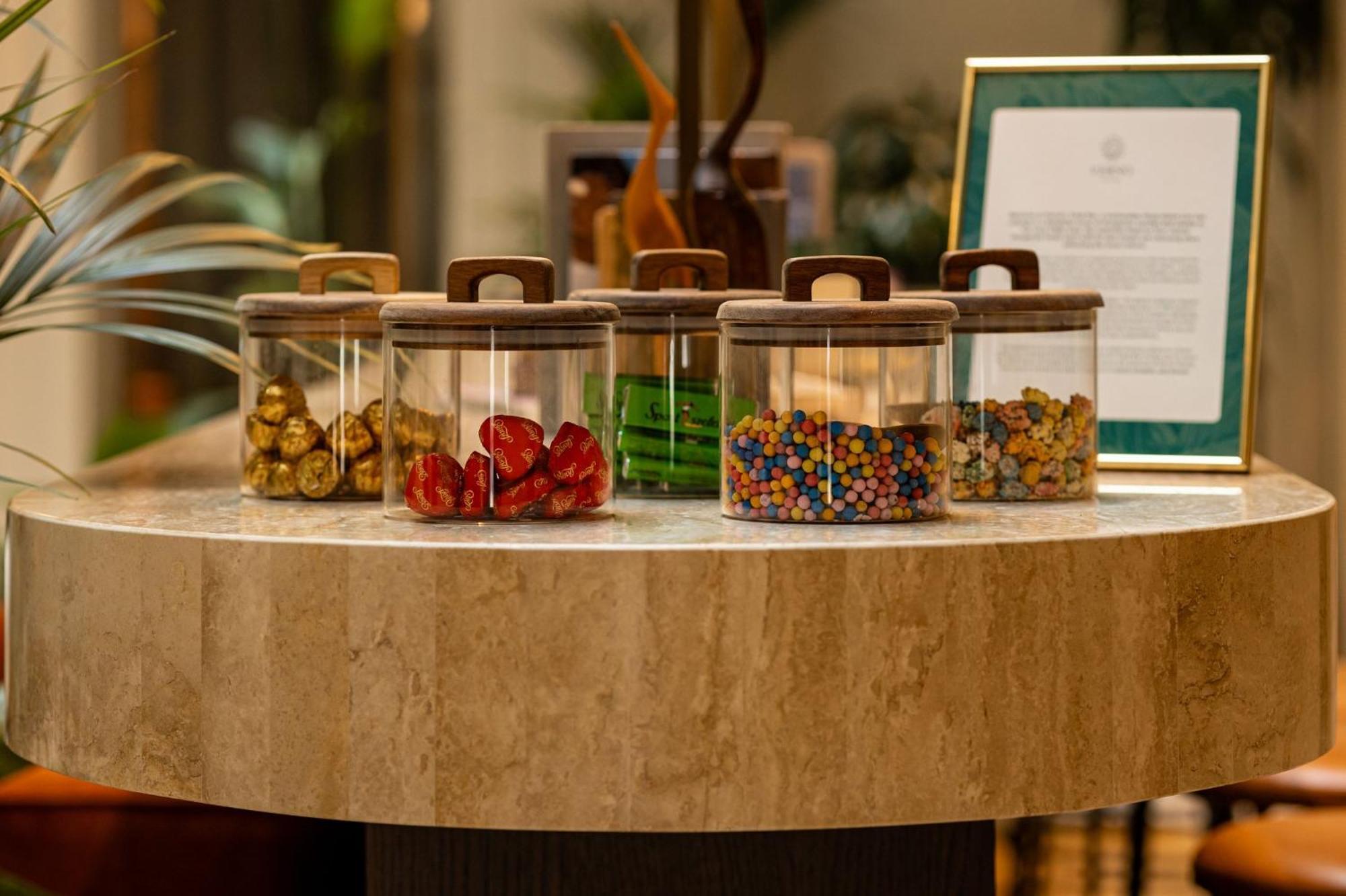 Verno House Budapest, Vignette Collection By Ihg エクステリア 写真 A selection of teas at the lobby of the Mandarin Oriental, Hong Kong