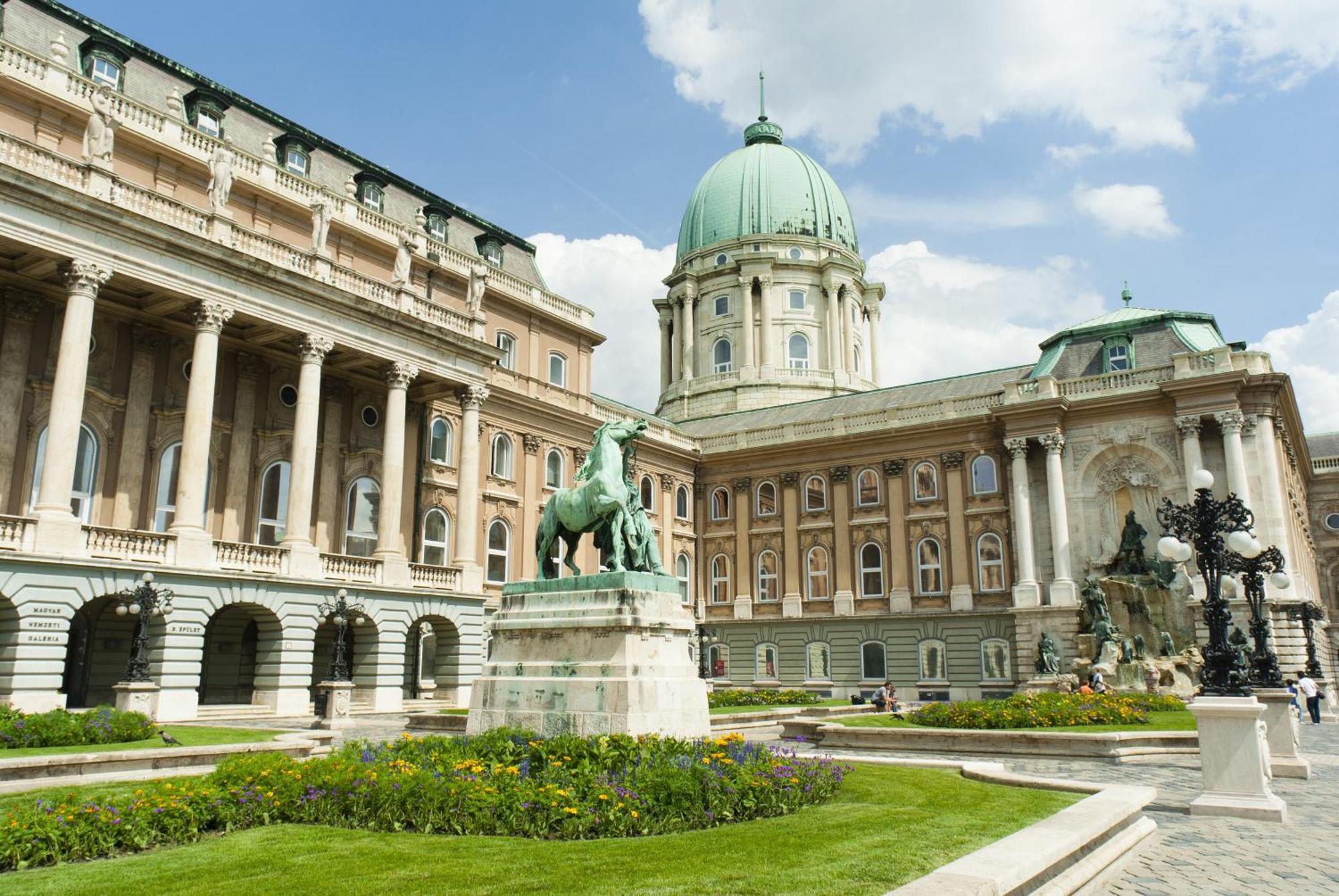 Verno House Budapest, Vignette Collection By Ihg エクステリア 写真 The Royal Naval College, where the school was based from 1956 to 2005