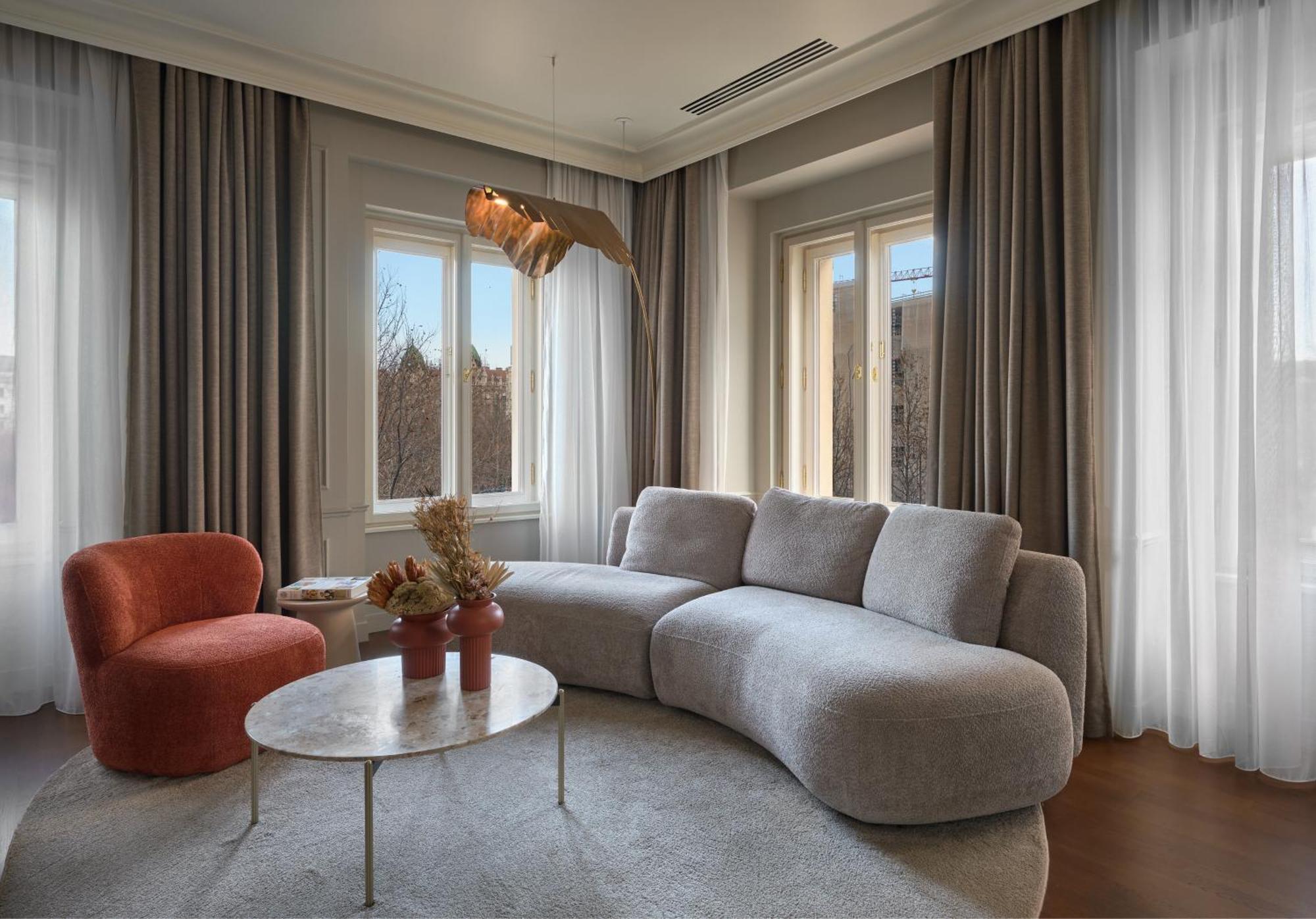 Verno House Budapest, Vignette Collection By Ihg エクステリア 写真 A living room with a sofa